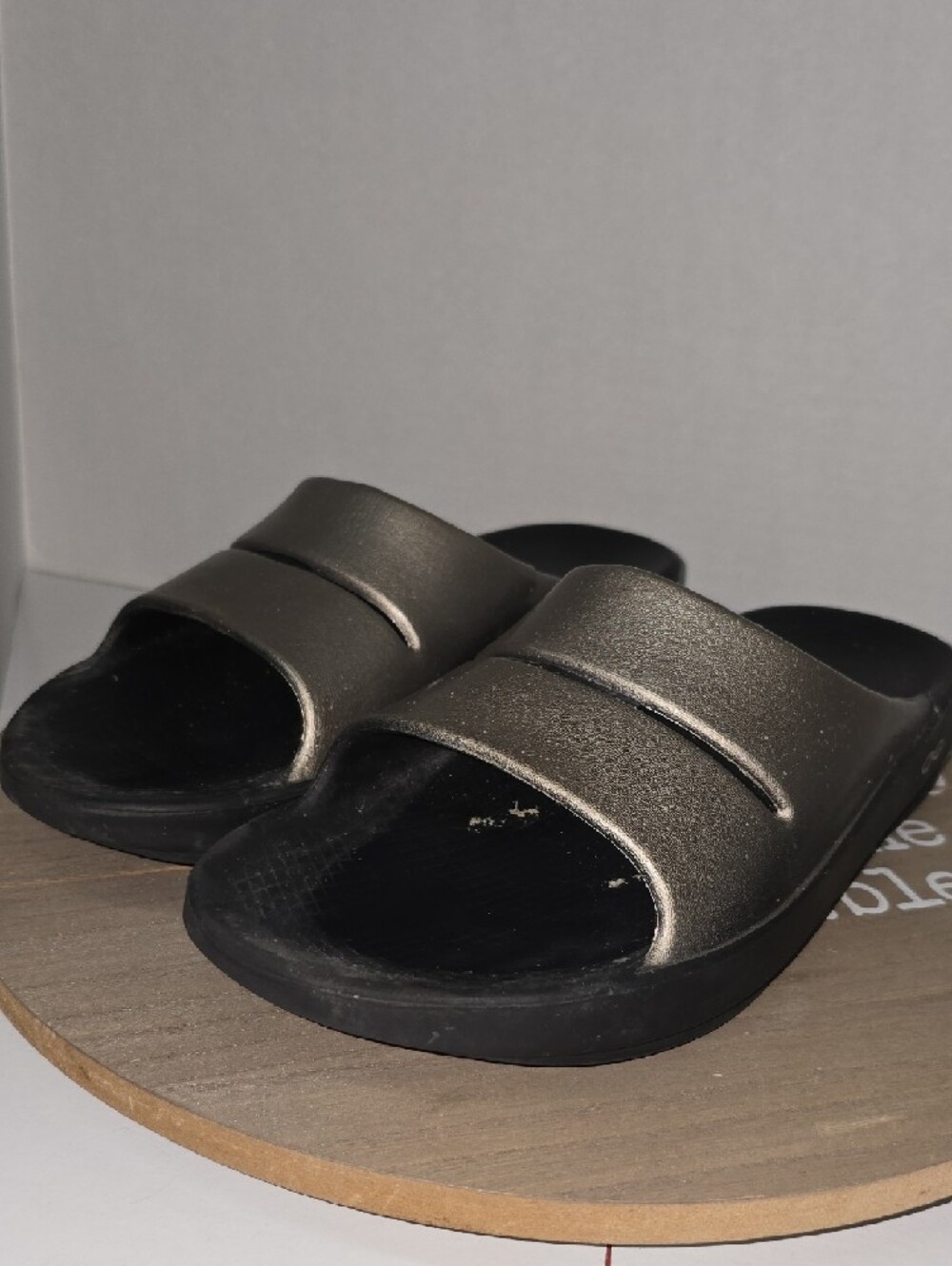 Oofos OOahh Luxe Slide "Latte" Metallic Bronze Slide Sandals M9/W11 EU 42 - Picture 8 of 12